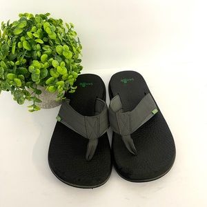 Sanuk Men’s Gray Flip Flops Size 8